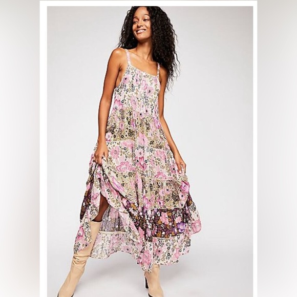 Spell and The Gypsy Desert Daisy Maxi Dress in Floral Lilac Crochet - Picture 3 of 11